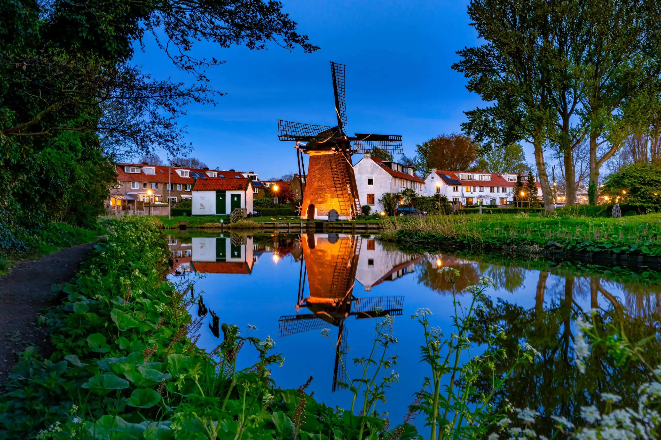 Molen in de nacht in Alkmaar